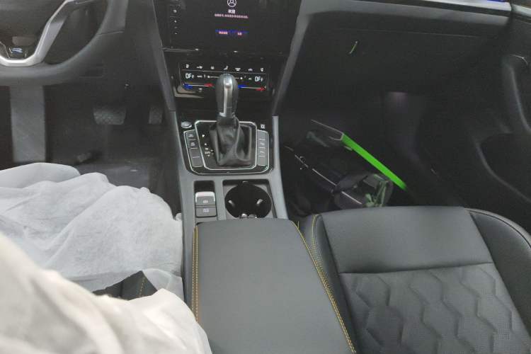 Used Volkswagen FAW-Volkswagen CC 2026 Model, 30 Million Units—Selected, 380TSI, Dazzling Gear Lever