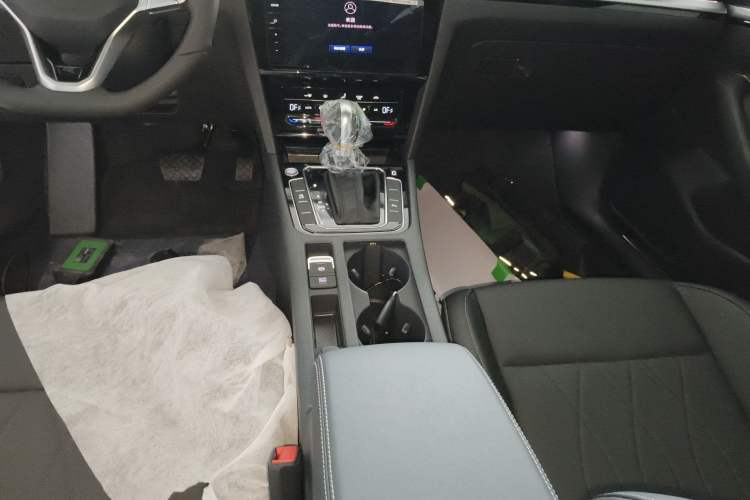 Used Volkswagen FAW-Volkswagen CC 2026 Model, 30 Million Units—Selected, 330TSI, Glamorous Gear Lever
