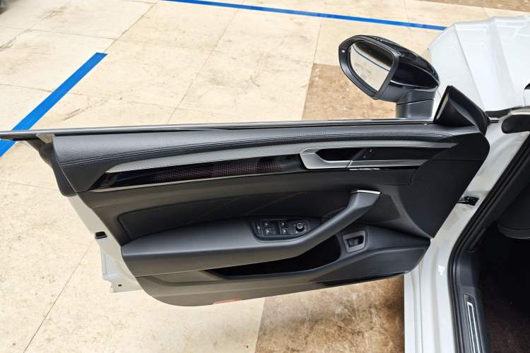 Used Volkswagen FAW-Volkswagen CC 2026 Model, 30 Million Units—Selected, 380TSI, Dazzling Interior 10