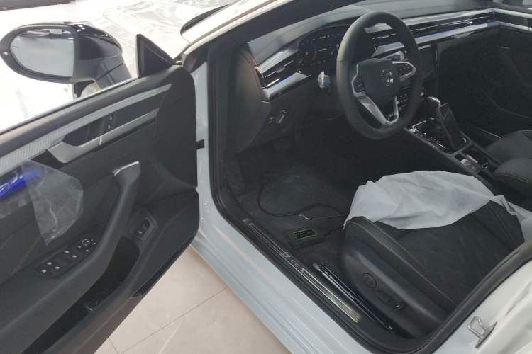 Used Volkswagen FAW-Volkswagen CC 2026 Model, 30 Million Units—Selected, 380TSI, Dazzling Interior 3