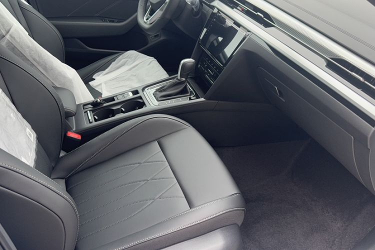 Used Volkswagen FAW-Volkswagen CC 2026 Model, 30 Million Units—Selected, 330TSI, Glamorous Interior 3