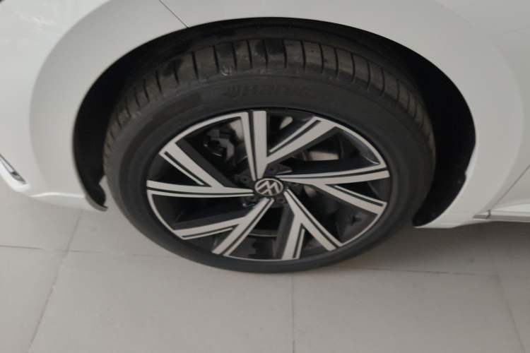 Used Volkswagen FAW-Volkswagen CC 2026 Model, 30 Million Units—Selected, 330TSI, Glamorous Left Front Wheel Hub