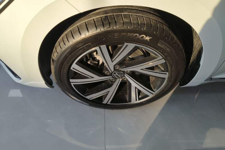 Used Volkswagen FAW-Volkswagen CC 2026 Model, 30 Million Units—Selected, 330TSI, Glamorous Left Front Wheel Hub