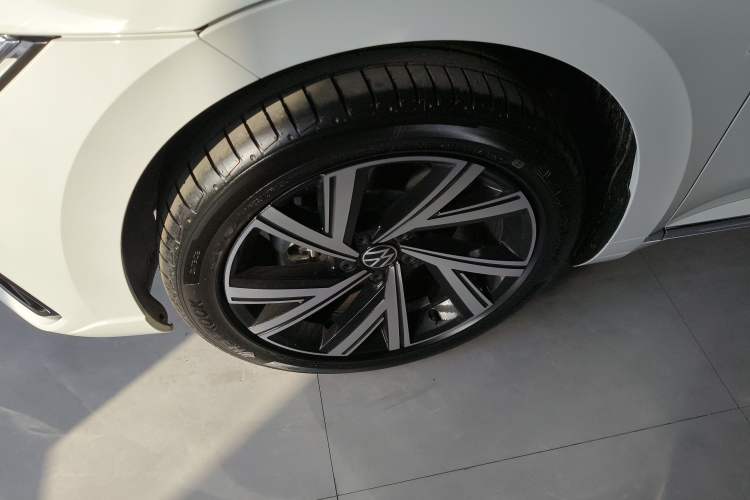 Used Volkswagen FAW-Volkswagen CC 2026 Model, 30 Million Units—Selected, 330TSI, Glamorous Left Front Wheel Hub
