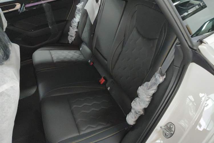 Used Volkswagen FAW-Volkswagen CC 2026 Model, 30 Million Units—Selected, 380TSI, Dazzling Left Rear Seat