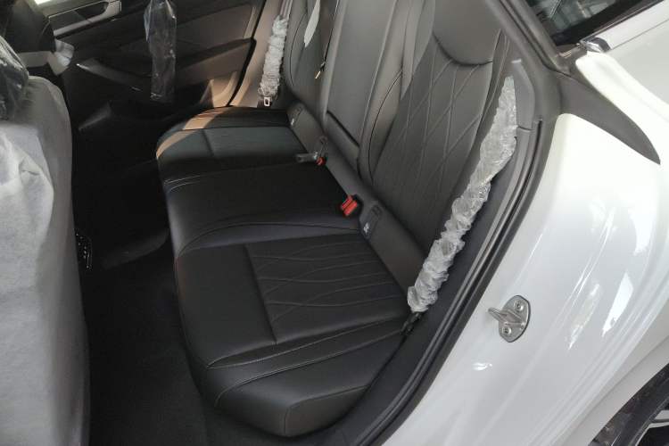 Used Volkswagen FAW-Volkswagen CC 2026 Model, 30 Million Units—Selected, 330TSI, Glamorous Left Rear Seat