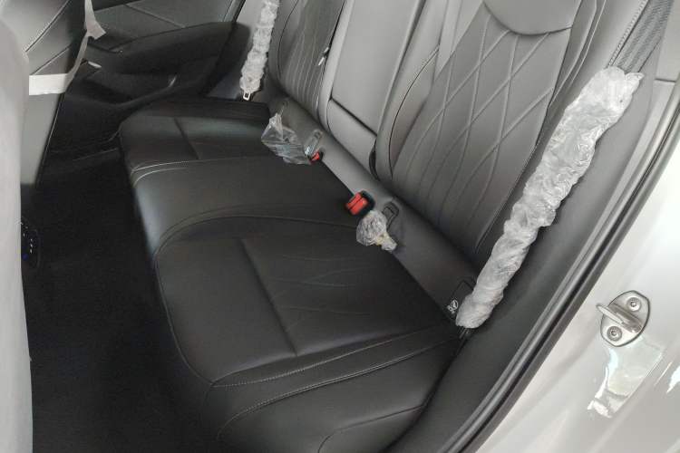 Used Volkswagen FAW-Volkswagen CC 2026 Model, 30 Million Units—Selected, 330TSI, Glamorous Left Rear Seat