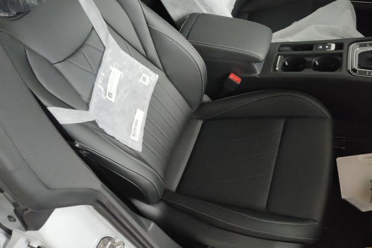 Used Volkswagen FAW-Volkswagen CC 2026 Model, 30 Million Units—Selected, 330TSI, Glamorous Right Front Seat
