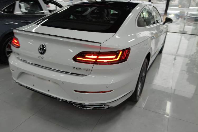 Used Volkswagen FAW-Volkswagen CC 2026 Model, 30 Million Units—Selected, 380TSI, Dazzling Right Rear Taillight