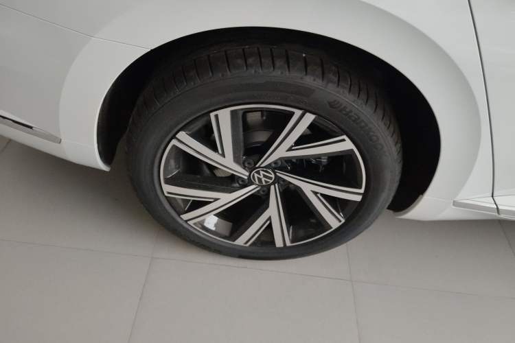 Used Volkswagen FAW-Volkswagen CC 2026 Model, 30 Million Units—Selected, 330TSI, Glamorous Right Rear Wheel Hub