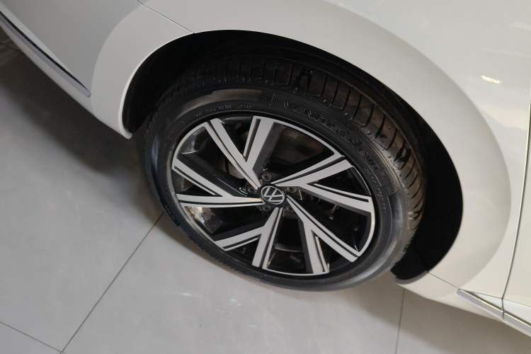 Used Volkswagen FAW-Volkswagen CC 2026 Model, 30 Million Units—Selected, 330TSI, Glamorous Right Rear Wheel Hub