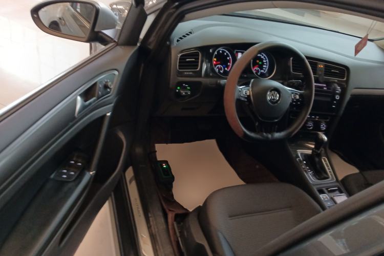 Used Volkswagen Golf 2019 1.8TSI Travel Edition Driver Seat