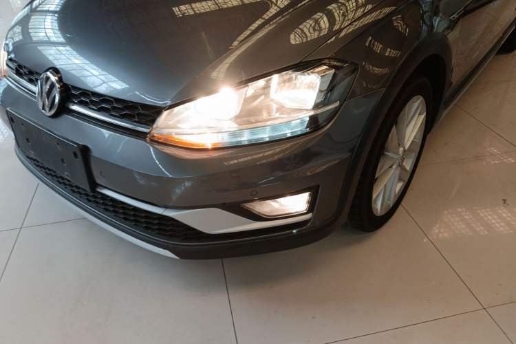 Used Volkswagen Golf 2019 1.8TSI Travel Edition Left Front Headlight