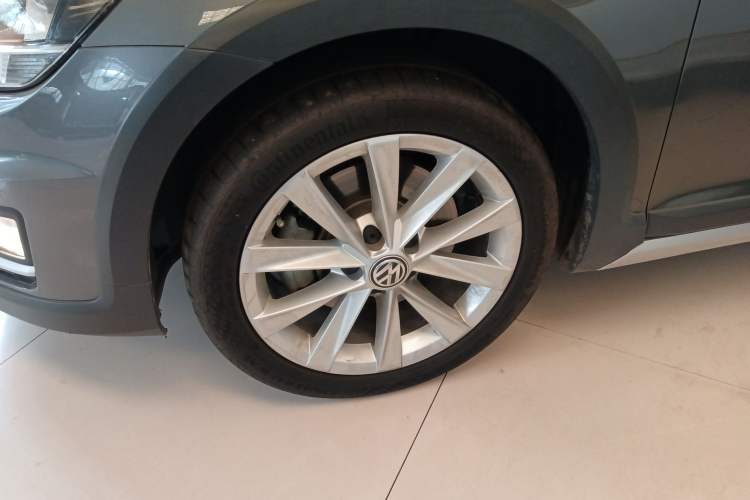 Used Volkswagen Golf 2019 1.8TSI Travel Edition Left Front Wheel Hub