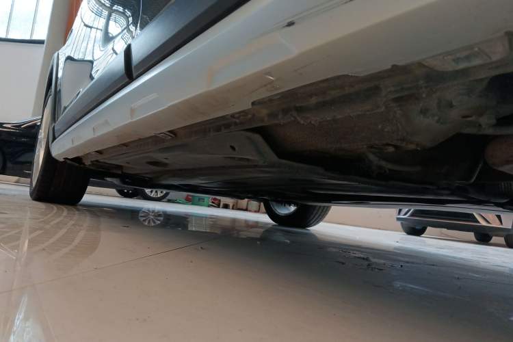 Used Volkswagen Golf 2019 1.8TSI Travel Edition Left Side Sill