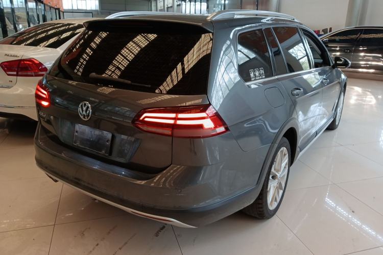 Used Volkswagen Golf 2019 1.8TSI Travel Edition Rear Right 45 Deg