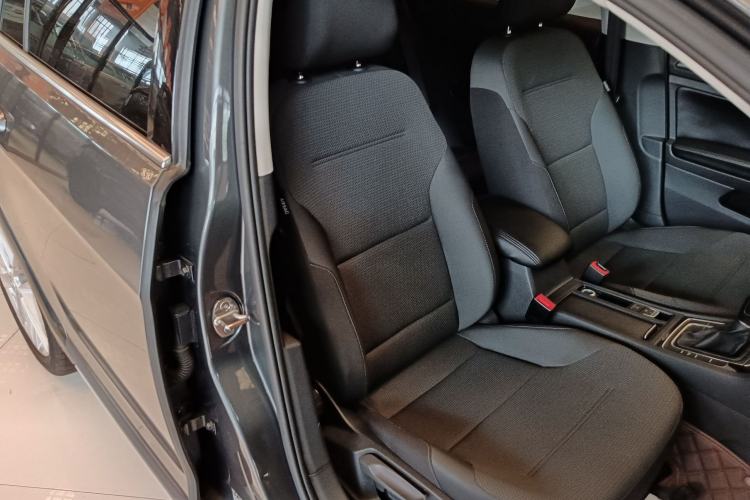 Used Volkswagen Golf 2019 1.8TSI Travel Edition Right Front Seat