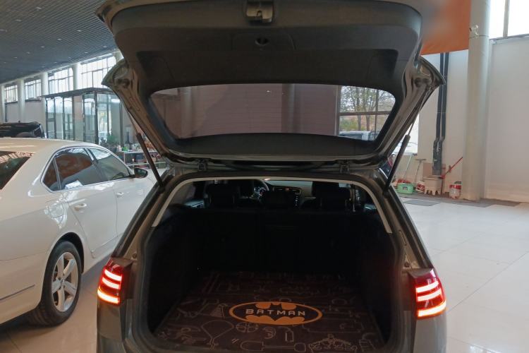 Used Volkswagen Golf 2019 1.8TSI Travel Edition Trunk