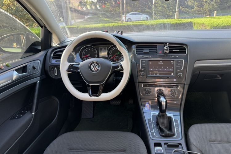 Used Volkswagen Golf 2017 230TSI Automatic Comfort Edition – Celebrating Milestone of One Million Units Audio And AC Panel