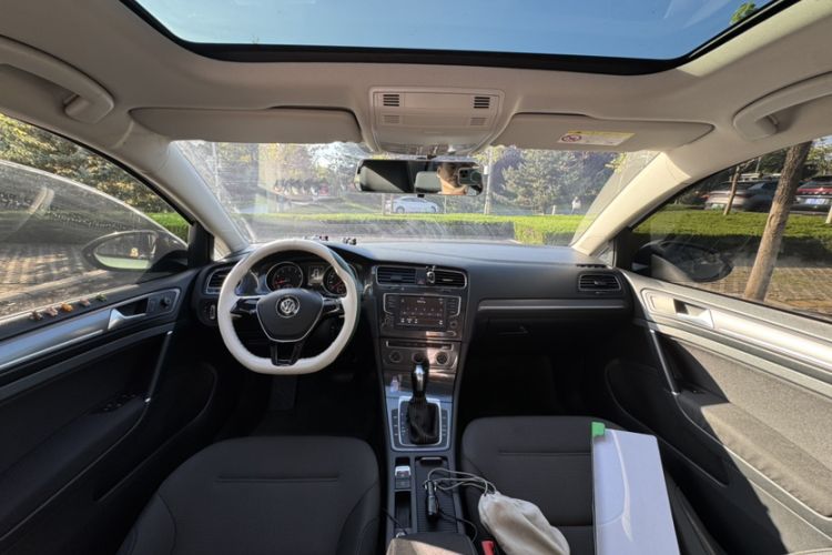 Used Volkswagen Golf 2017 230TSI Automatic Comfort Edition – Celebrating Milestone of One Million Units Interior 3