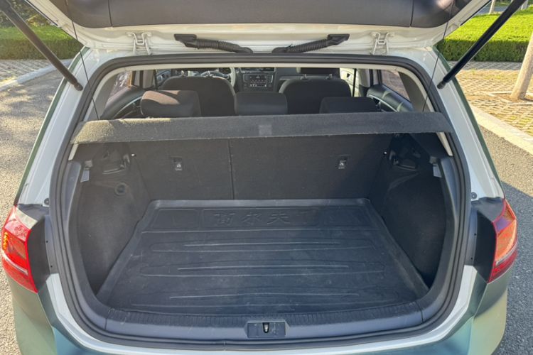 Used Volkswagen Golf 2017 230TSI Automatic Comfort Edition – Celebrating Milestone of One Million Units Trunk