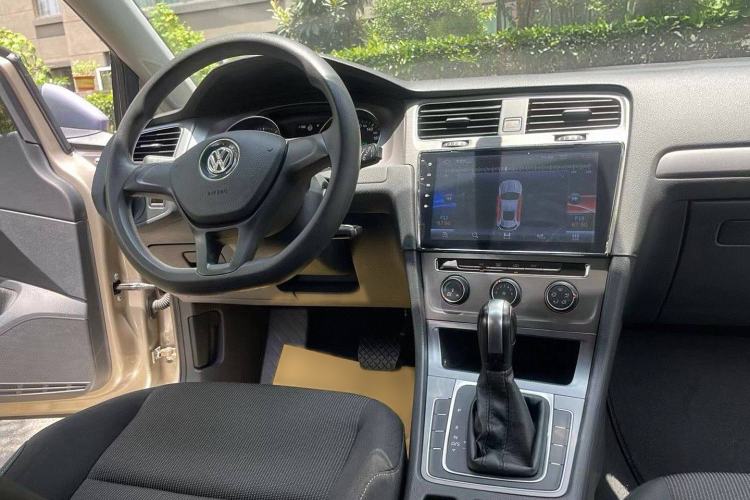 Used Volkswagen Golf 2016 1.6L Automatic Fashion Model Interior 3