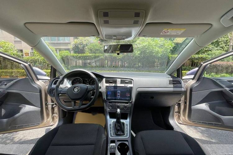 Used Volkswagen Golf 2016 1.6L Automatic Fashion Model Interior 4