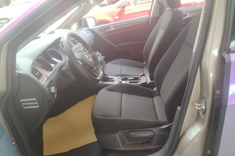 Used Volkswagen Golf 2016 1.6L Automatic Fashion Model Left Front Seat