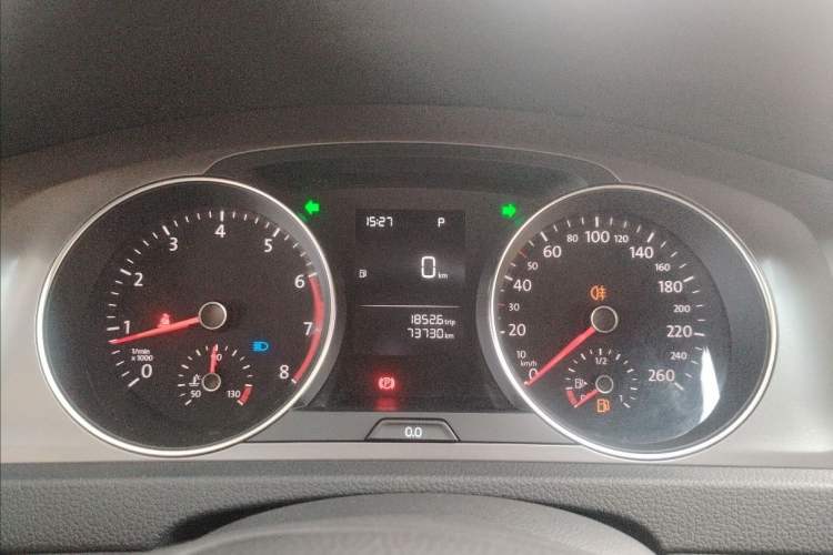 Used Volkswagen Golf 2016 1.6L Automatic Fashion Model Odometer Close Up