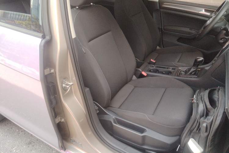 Used Volkswagen Golf 2016 1.6L Automatic Fashion Model Right Front Seat
