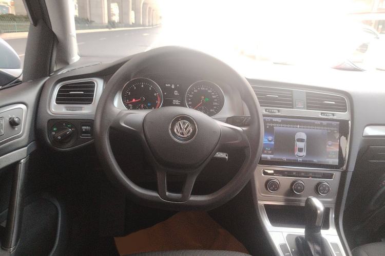 Used Volkswagen Golf 2016 1.6L Automatic Fashion Model Steering Wheel