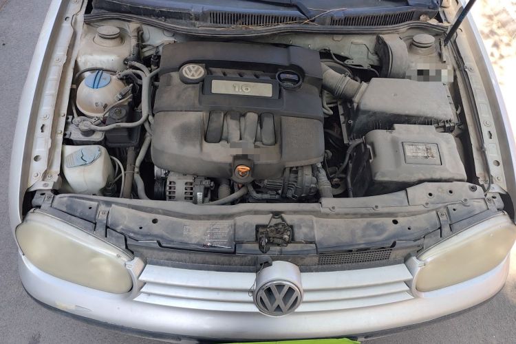 Used Volkswagen Golf 2004 1.6 Manual Fashion Model Engine Bay