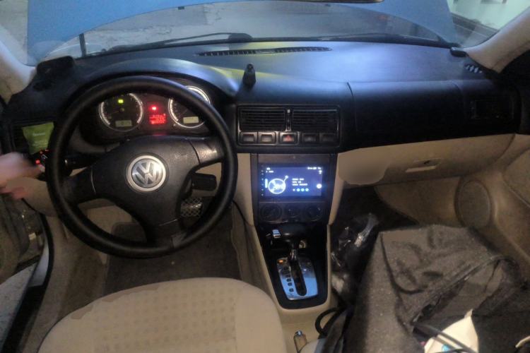 Used Volkswagen Golf 2005 1.8 Automatic Comfort Model Center Console