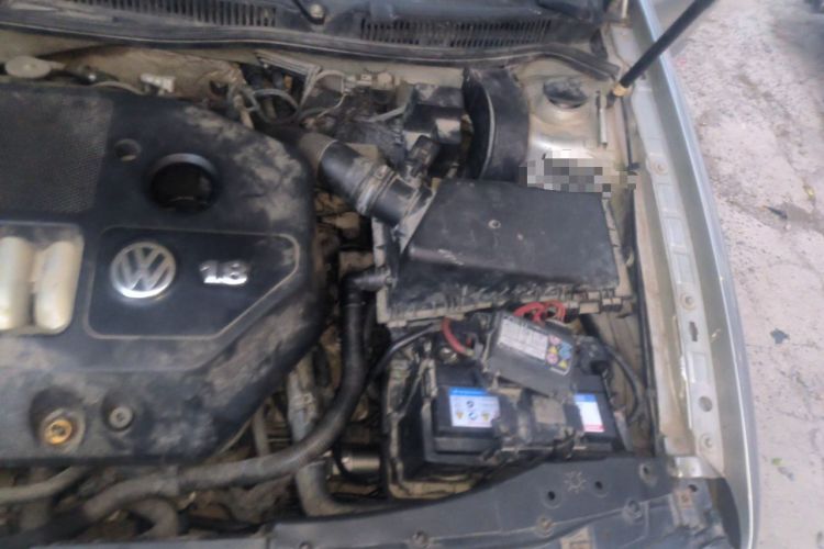 Used Volkswagen Golf 2005 1.8 Automatic Comfort Model Engine Bay Left