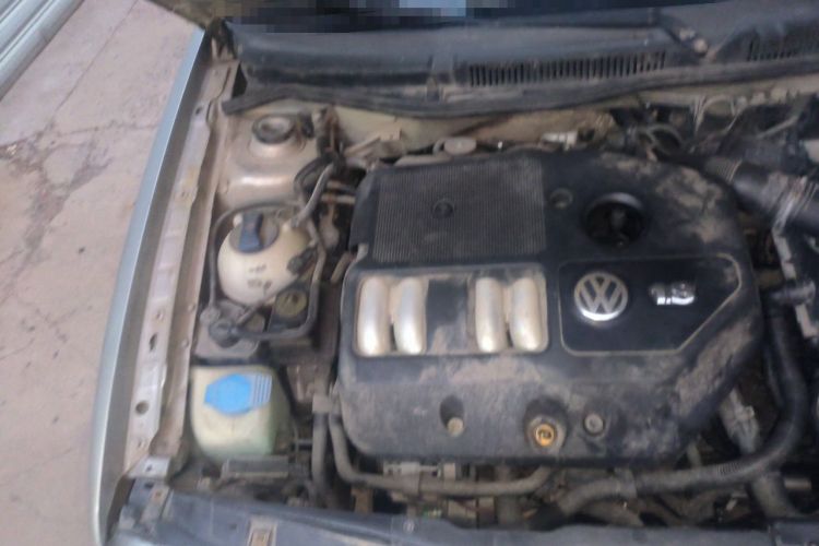Used Volkswagen Golf 2005 1.8 Automatic Comfort Model Engine Bay Right