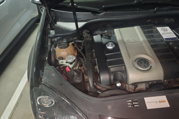 Used Volkswagen Golf 2006 GTI 2.0T Three-Door Model Engine Bay Right