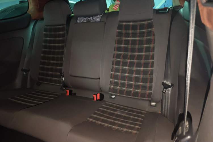 Used Volkswagen Golf 2006 GTI 2.0T Three-Door Model Left Rear Seat