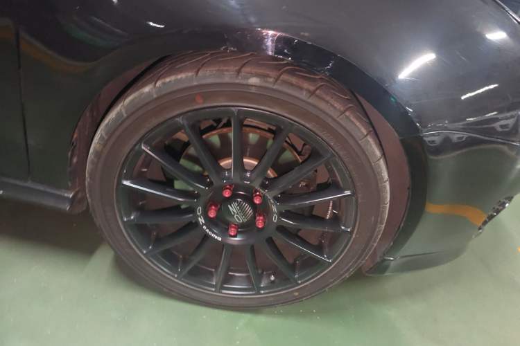 Used Volkswagen Golf 2006 GTI 2.0T Three-Door Model Right Front Wheel Hub