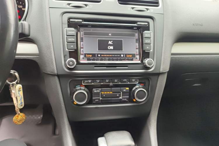 Used Volkswagen Golf 2010 1.4 TSI Automatic Luxury Model Audio And AC Panel