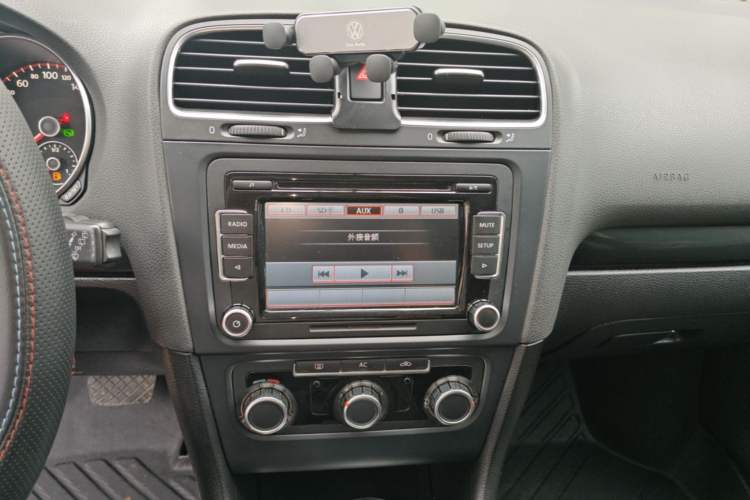 Used Volkswagen Golf 2010 1.4 TSI Automatic Comfort Model Audio And AC Panel