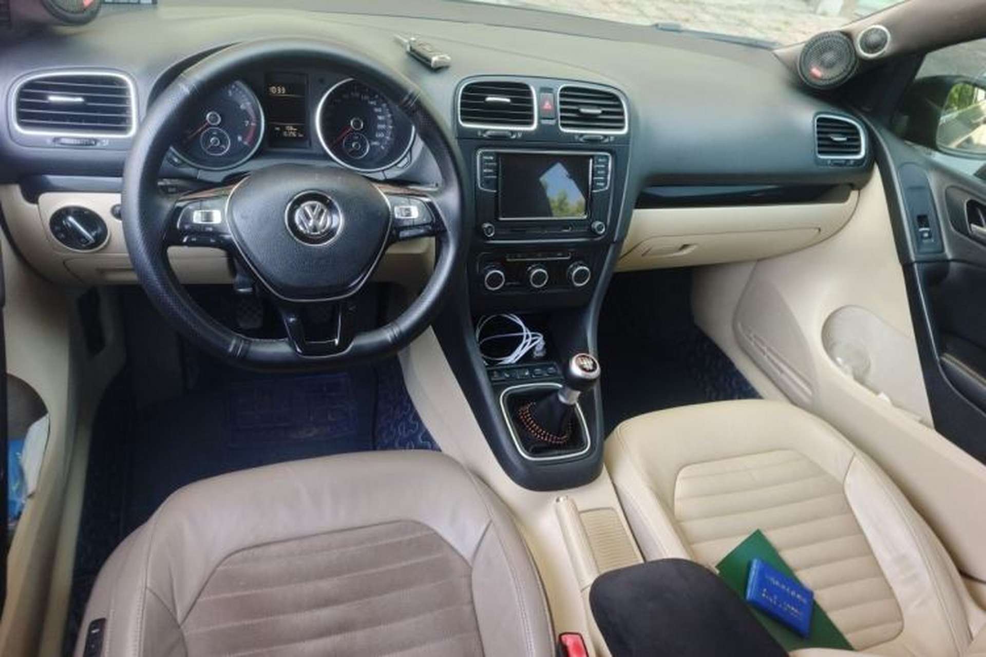Used Volkswagen Golf 2010 1.6 Manual Comfort Version Center Console