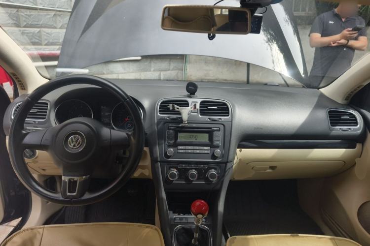 Used Volkswagen Golf 2010 1.4 TSI Manual Comfort Model Center Console