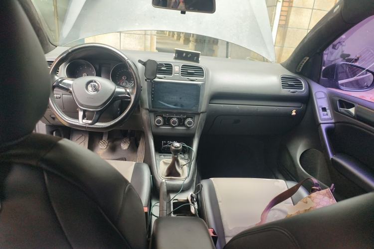 Used Volkswagen Golf 2010 1.6 Manual Fashion Model Center Console