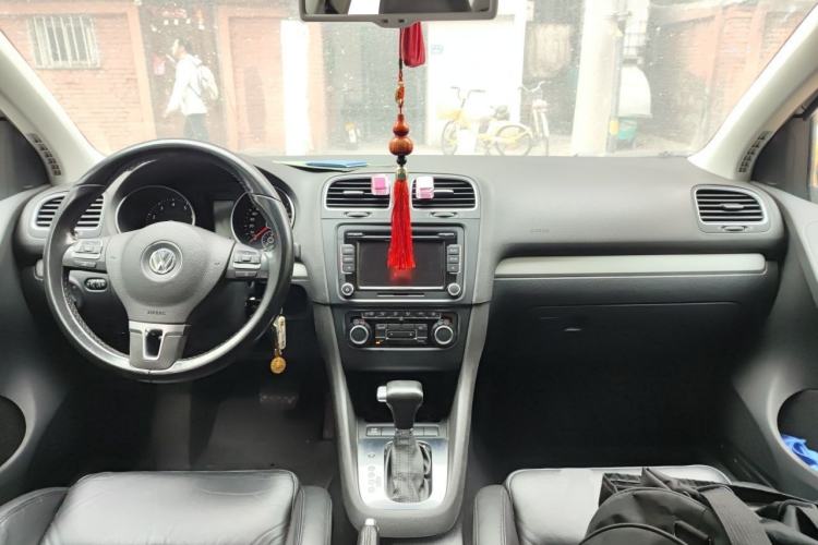 Used Volkswagen Golf 2010 1.4 TSI Automatic Luxury Model Center Console