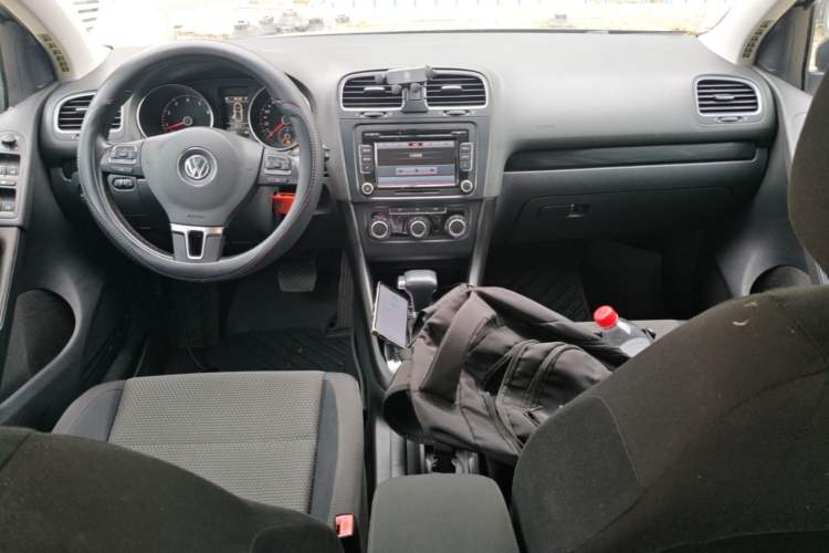 Used Volkswagen Golf 2010 1.4 TSI Automatic Comfort Model Center Console