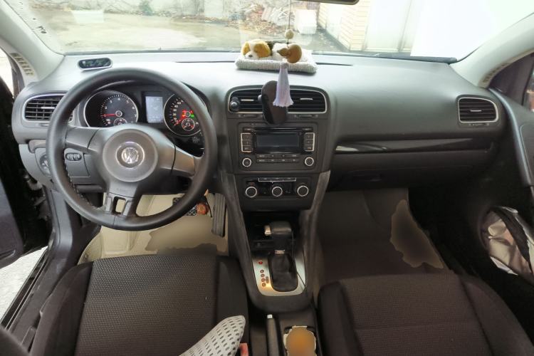 Used Volkswagen Golf 2010 1.6 Automatic Comfort Edition Center Console