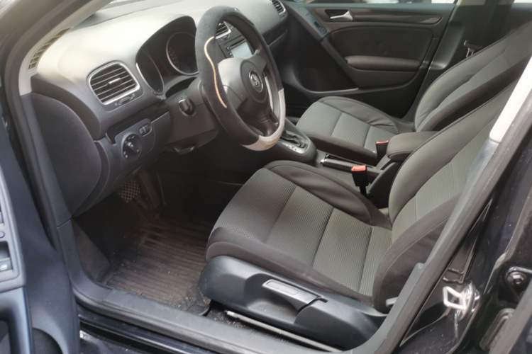 Used Volkswagen Golf 2010 1.6 Automatic Comfort Edition Driver Seat