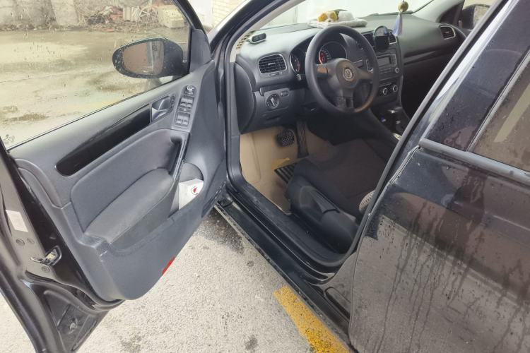 Used Volkswagen Golf 2010 1.6 Automatic Comfort Edition Driver Seat