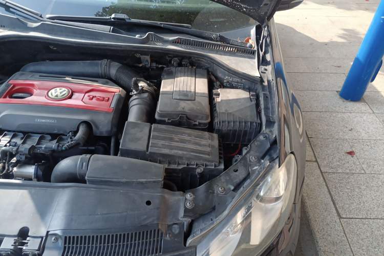 Used Volkswagen Golf 2010 2.0 TSI GTI Engine Bay Left