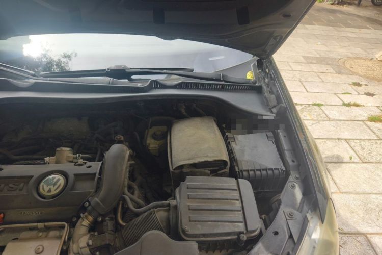 Used Volkswagen Golf 2010 1.4 TSI Manual Comfort Model Engine Bay Left